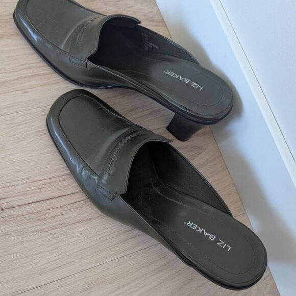 Olive green crocodile mules - Picture 4 of 7